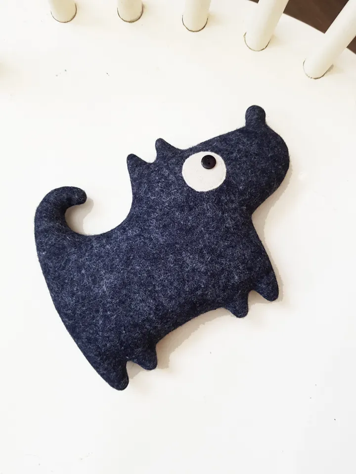 Felt Dog sewing pattern PDF, digital tutorial in english, felt doll sewing diy