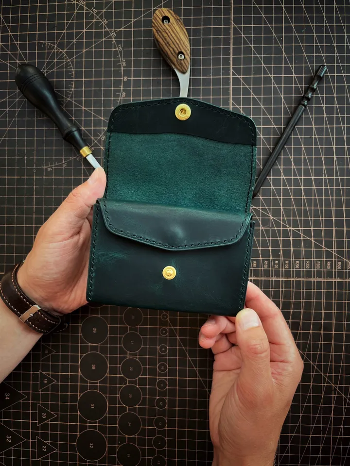 Pattern of a mini women's wallet - Pattern of a leather wallet - Download PDF & video TUTORIAL. Punch pitch 5 mm.