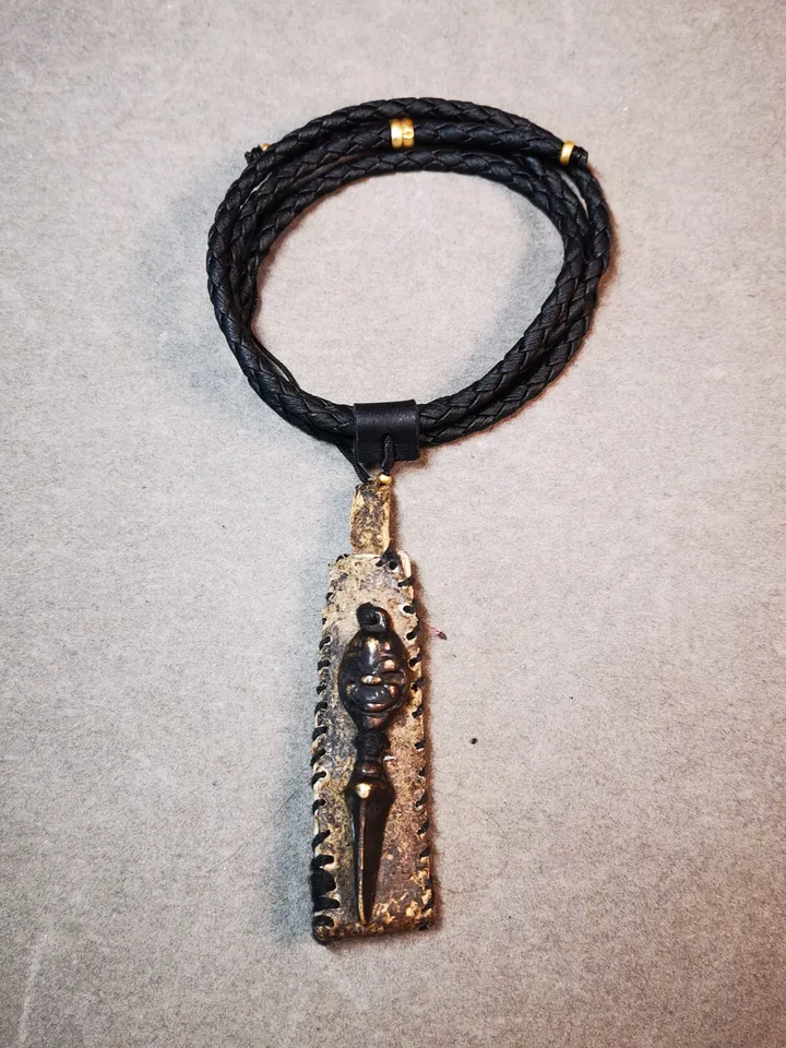 Gandhanra Antique Amulet,Unique leather Sachet with Skull Sītavana Phurba / Kila Pendant,Old Necklace