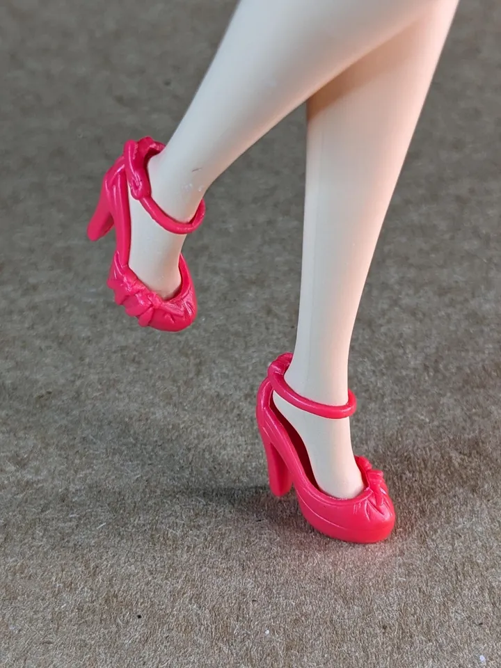 Red high heel buckle shoes for 1/6 scale female dolls