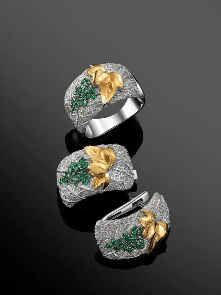 Women's silver ring with gilding and with green stones of nanizumruda 925 sample