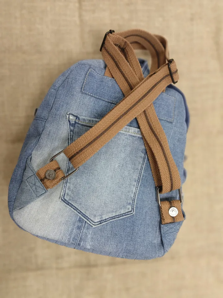 Fastion unisex canvas Handmade denim backpack, travel bag, casual backpack, for study and leisure, recycled jeans backpack, with 7 pockets.