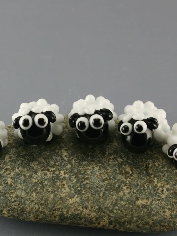 Sheep figurine Sheep gift Miniature sheep Sheep ornament Tiny glass animals Black sheep Miniature animals Terrarium figurines Glass figures