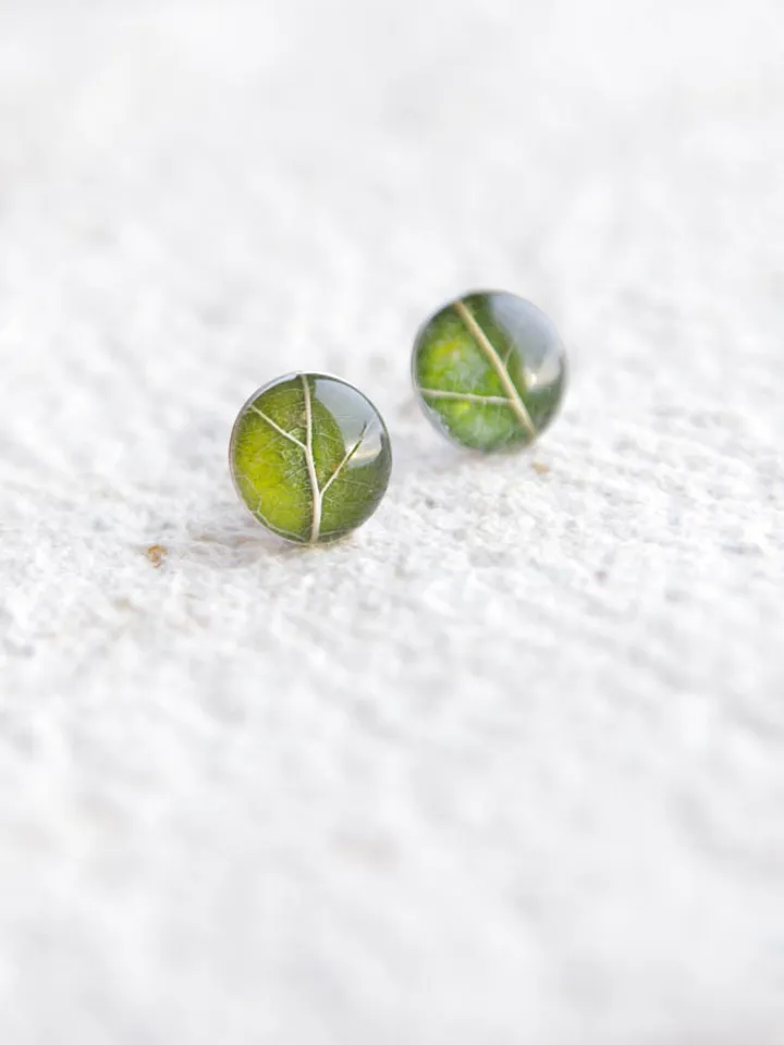 Green leaf stud earrings. Handmade epoxy resin jewelry