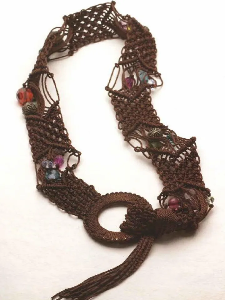 Beaded macrame jewelry: stylish designs, exciting new materials
(Macramé jewelry)