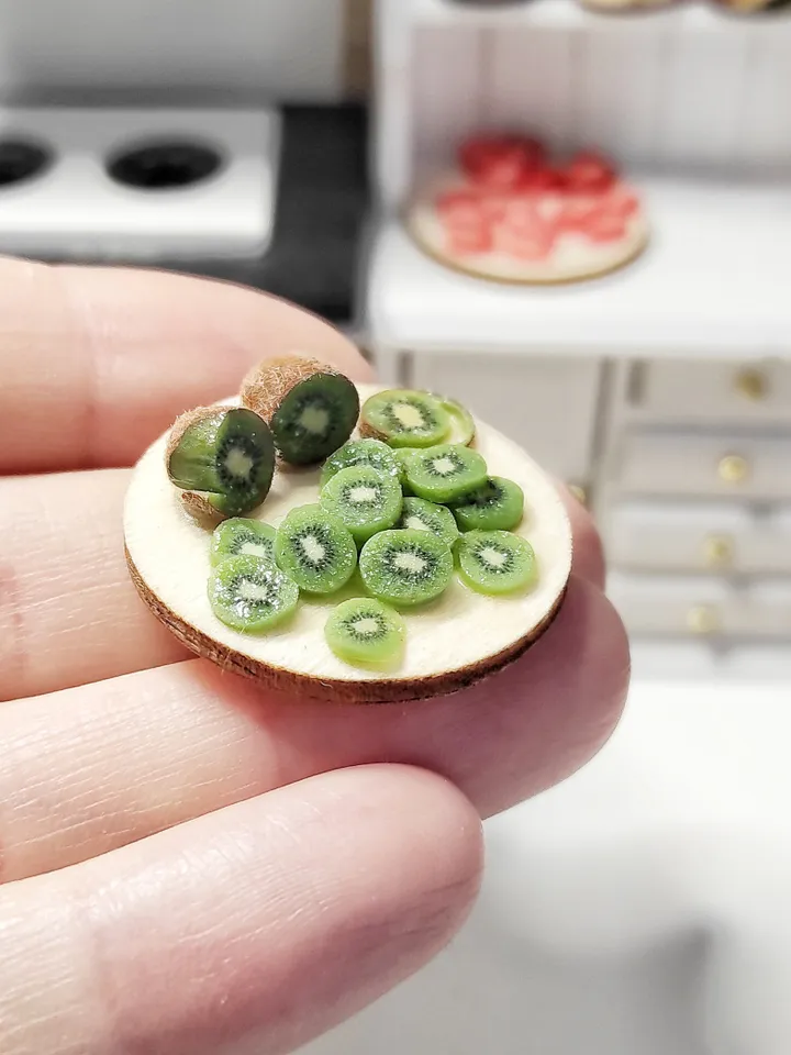 Realistic fruit, kiwi for dolls, fruit on board, fruit for dolls, food for games, miniature, mini fruit, dollhouse decor