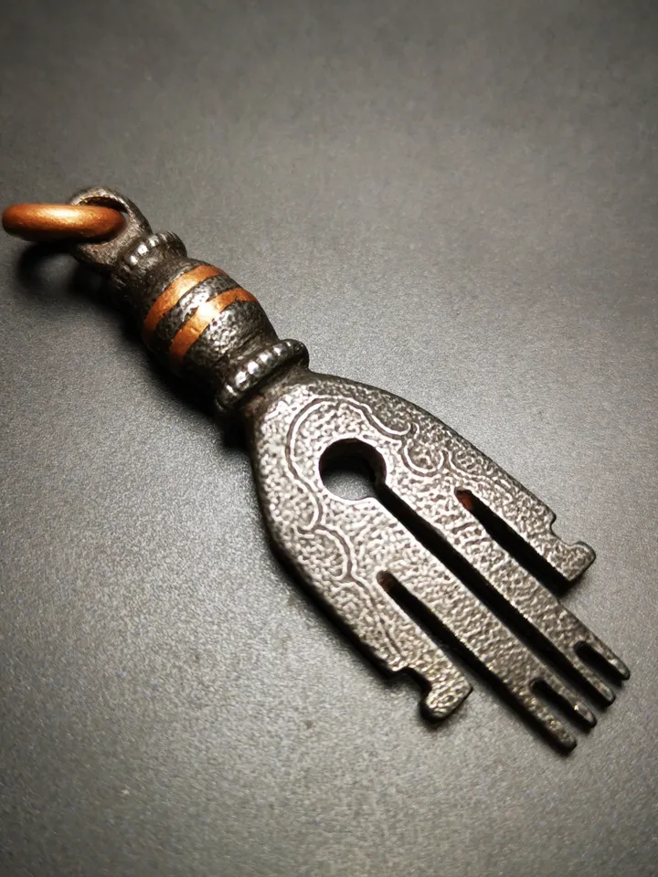 Gandhanra Handmade Tibetan Buddhism Amulet, The Key of Heart Pendant, Made of Cold Iron
