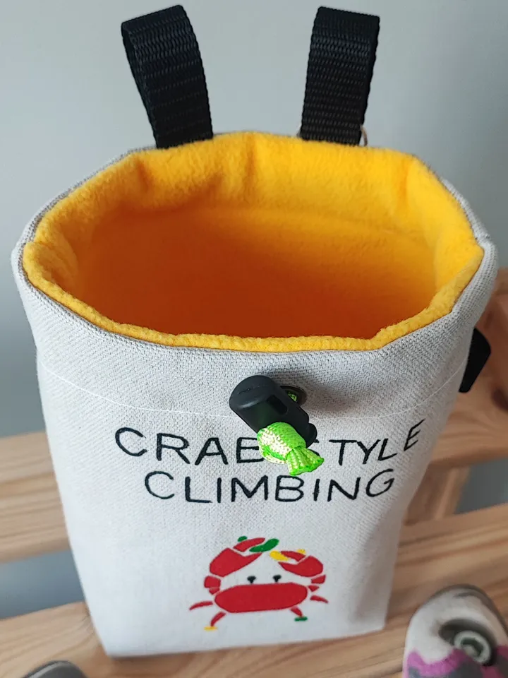 Chalk bag Crab style for rock climbing and bouldering