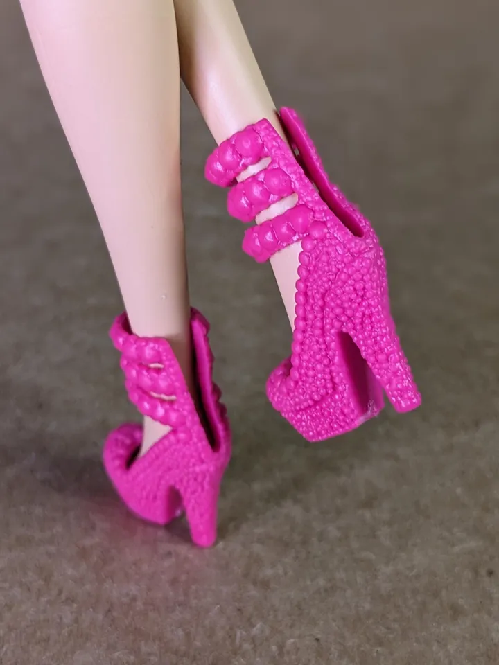 Pink high-heeled shoes for 1/6 scale female dolls