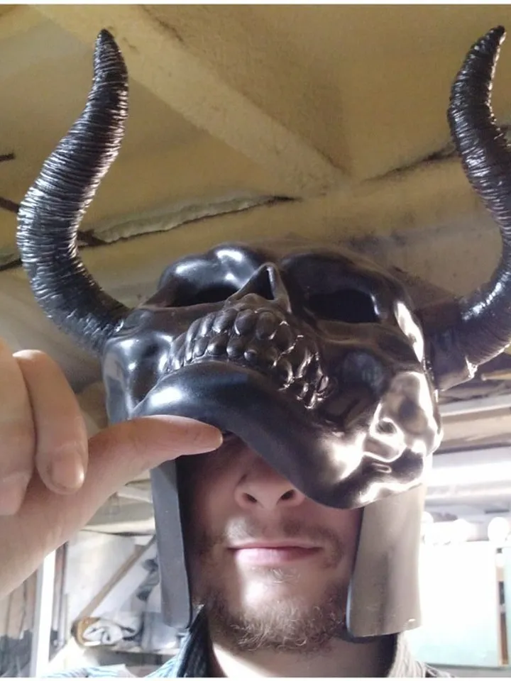Warhammer helmet - horned helmet - warhammer cosplay - LARP - LARPJ - cosplay co