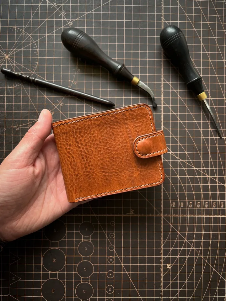 PDF Pattern Classic Bifold Wallet - Download PDF & video TUTORIAL. Punch pitch 4 mm.