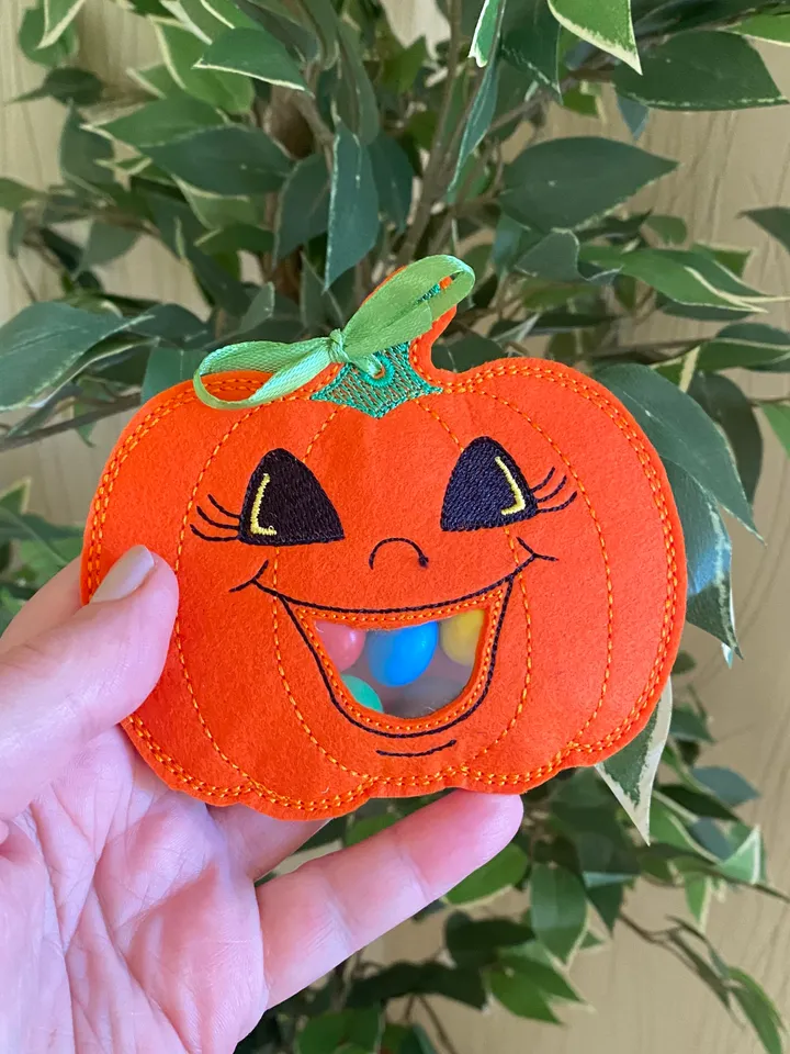 In The Hoop Machine Embroidery design ITH Peekabo Bag Halloween Pumpkin Treat Bag ITH Pattern. Included 5 sizes!