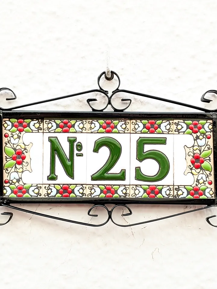 Ceramic letters and numbers 7.5cm. (3") for the wall - Hand-glazed in Spain - "ESCUDILLER-Verde" models - Ceramic letters number -