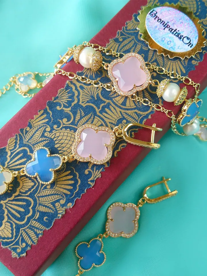 A set of jewelry of a grown-blue with gilding and natural pearls