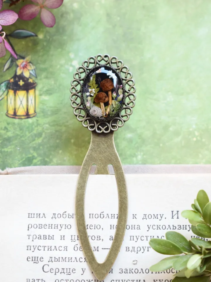 Botanical Bookmark with mushroom and lichen in resin. Vintage bookmarks. Unique gift for teacher.