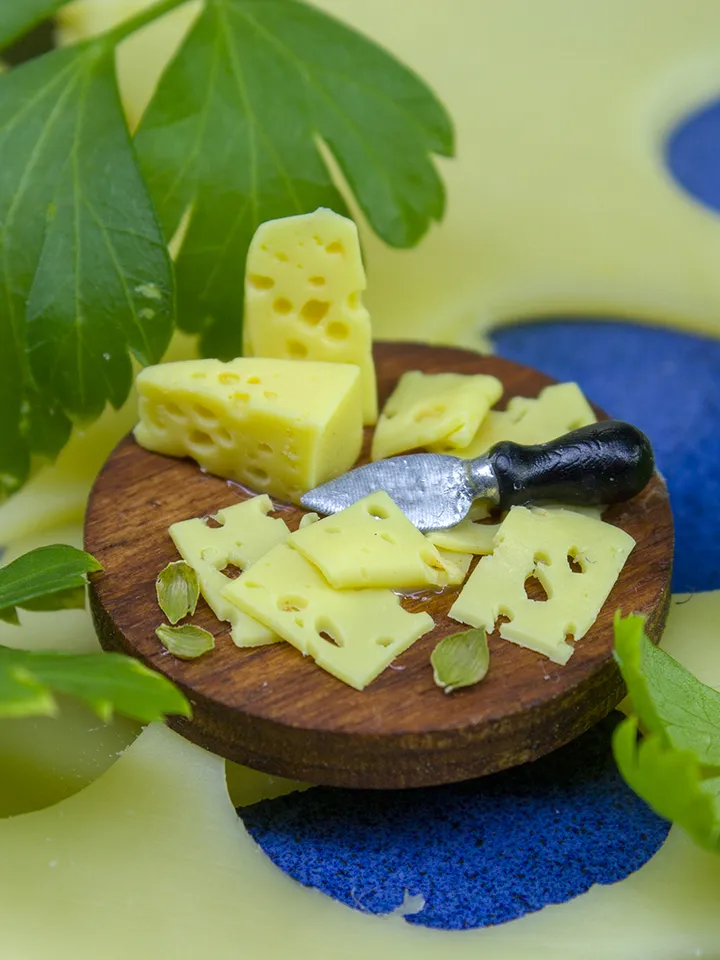 TUTORIAL miniature Maasdam cheese with polymer clay