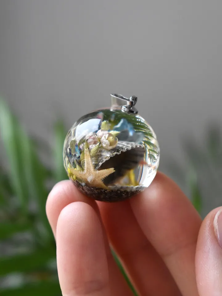 Shell with a pearl pendant. Sea pendant with shell, pearl and real flowers. Pinctada pendant.