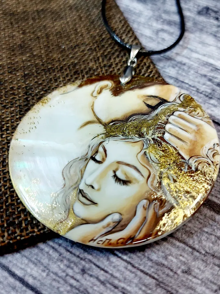 Pearl pendant necklace: Couple in passion love • Elegant handmade jewelry for girlfriend • Delicate hand painted pendant for girl in love