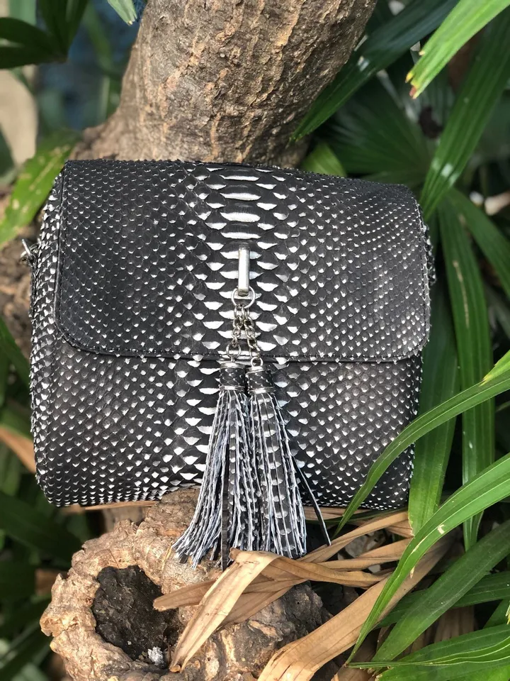 Genuine Python Skin Classy Crossbody Chain Bag Handmade | Tassel Bag Python Detcacable Chain Clutch Black Classy ans white Elegant Purse