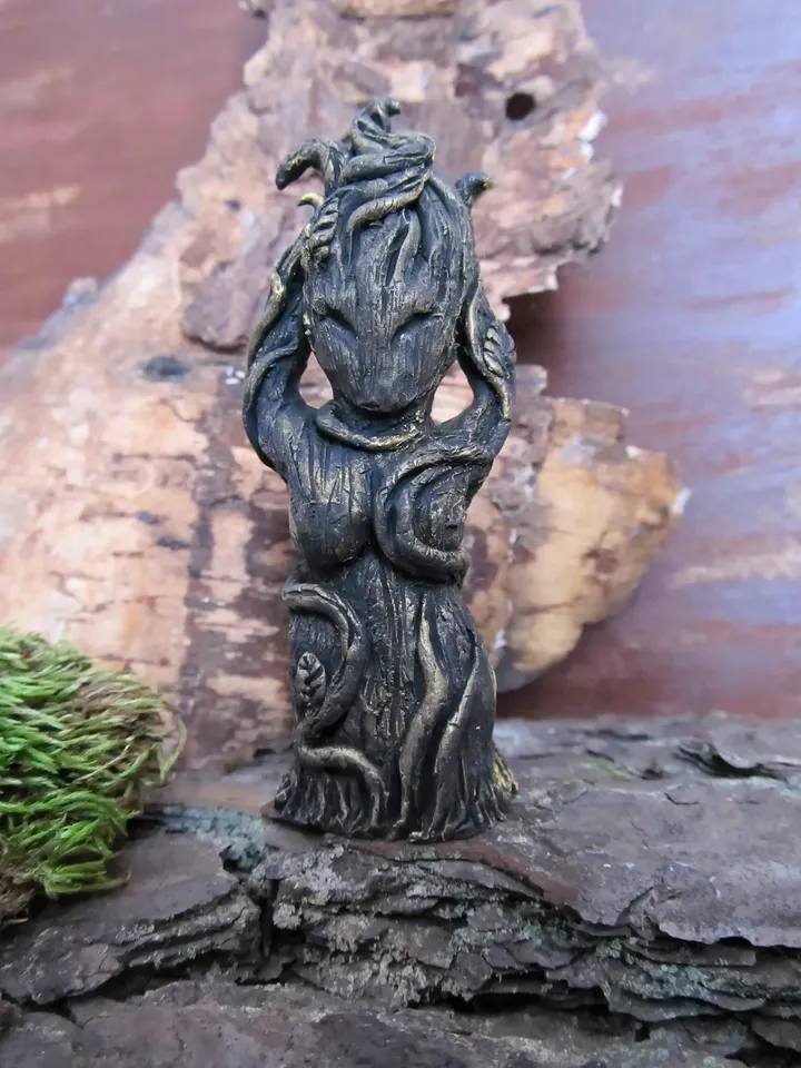 Dryad figurine Forest nymph Spirit Patroness tree Goddess Gaia Tooth fairy Pagan statue Wicca Amulet Fantasy monster miniature Forest Folk