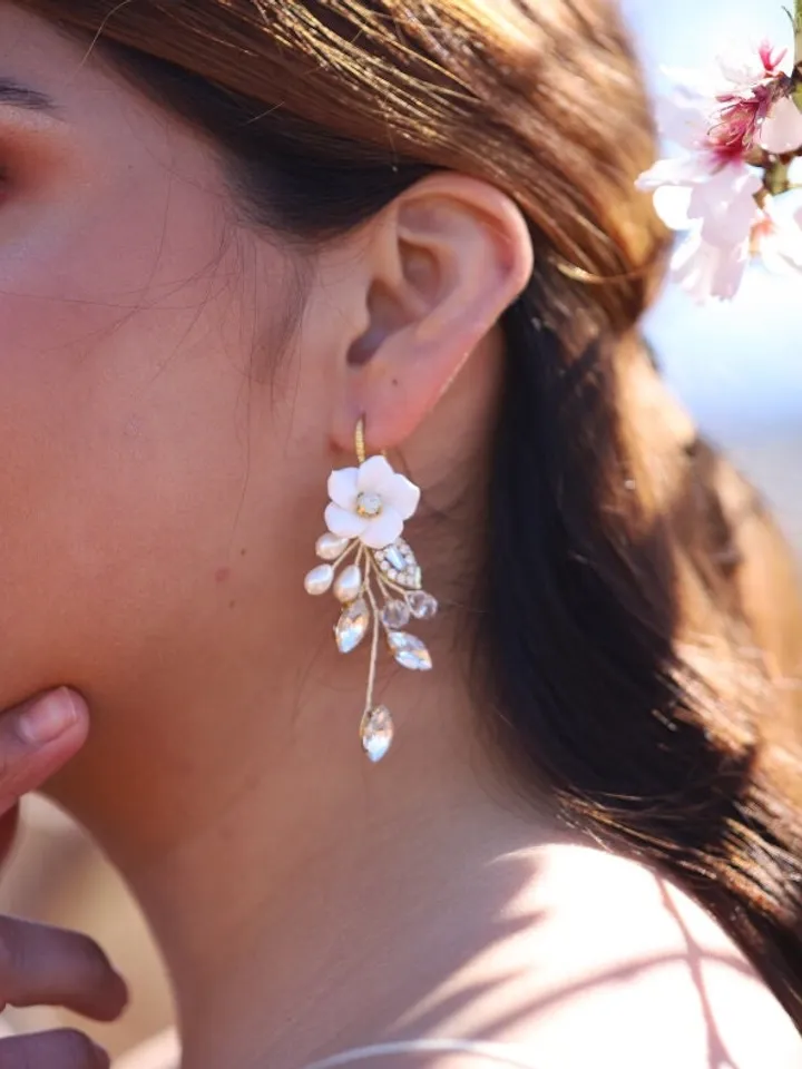 Delicate Porcelain Flower Wedding Earrings, Opal Jewelry, Boho Wedding Earrings, Pearl Floral Bridal Earrings, Gold Leaf Wedding Jewelry Set