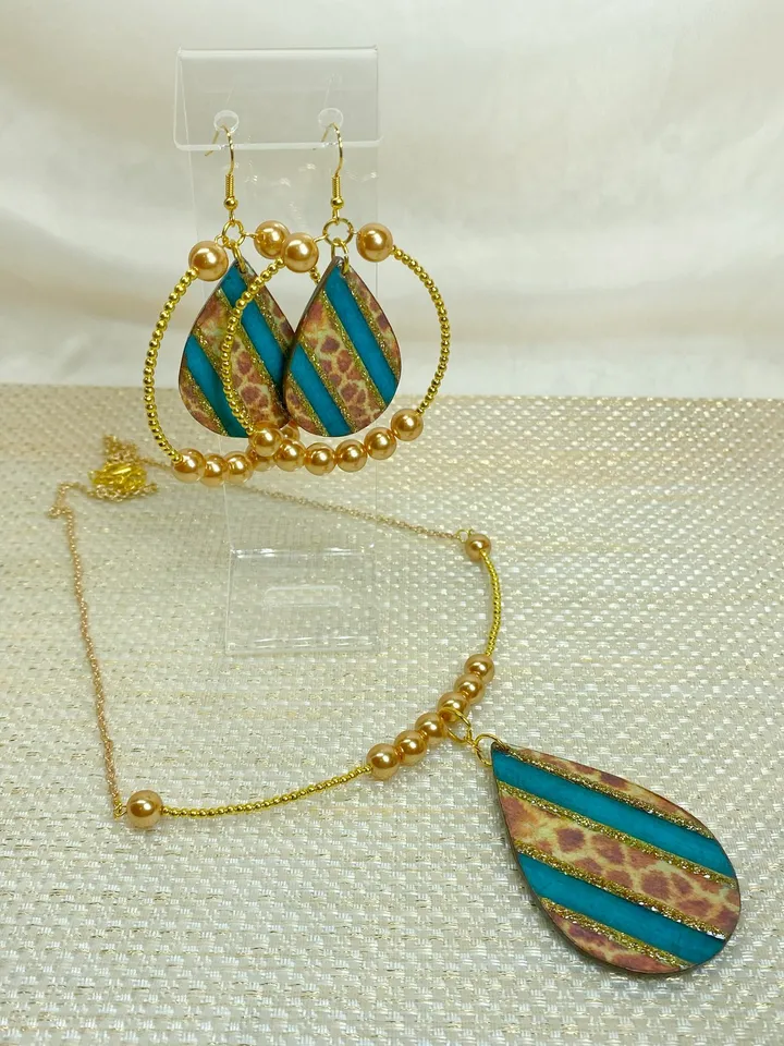 Author's set of handmade jewelry. Individual design.