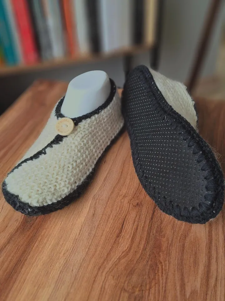 WOOL SLIPPERS. Hand knitted slipper socks. Home slippers. Adult Slipper , Women Men Knit Slippers , Beige Warm Slipper Socks
