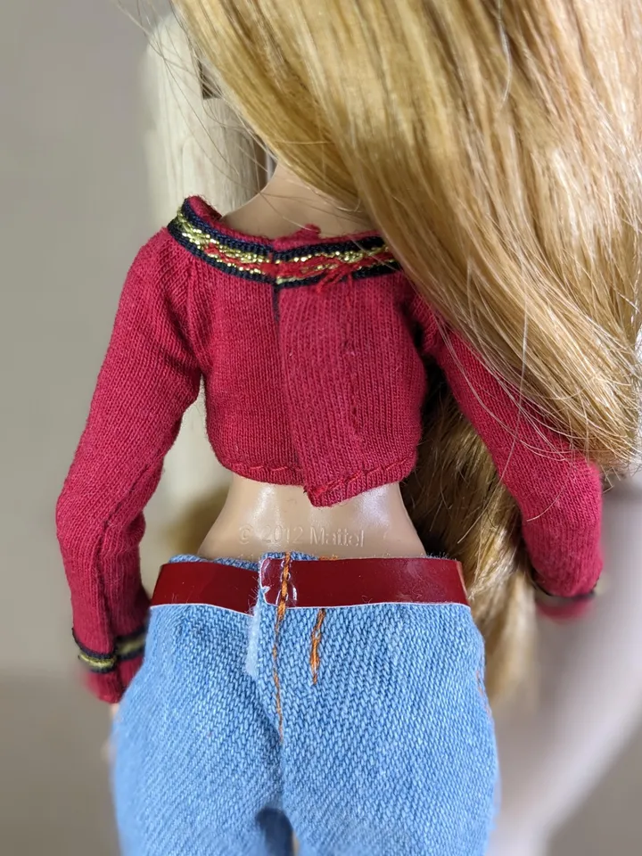 T-shirts or shorts for 10.5-inch female dolls (MH, EAH)