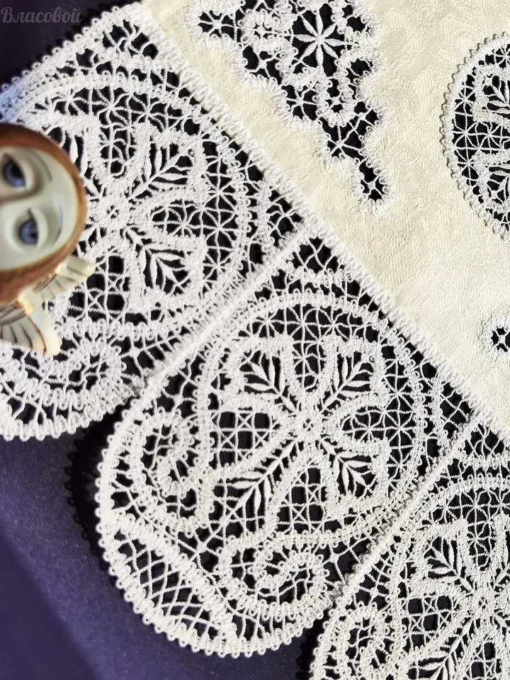 Lace festoon design for machine embroidery