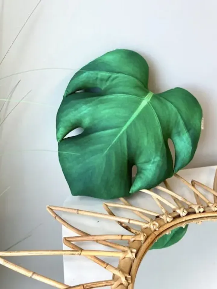 Monstera / monstera pillow / monstera leaf / monstera plant / monstera deliciosa / monstera cushion / plant pillow / monstera gift