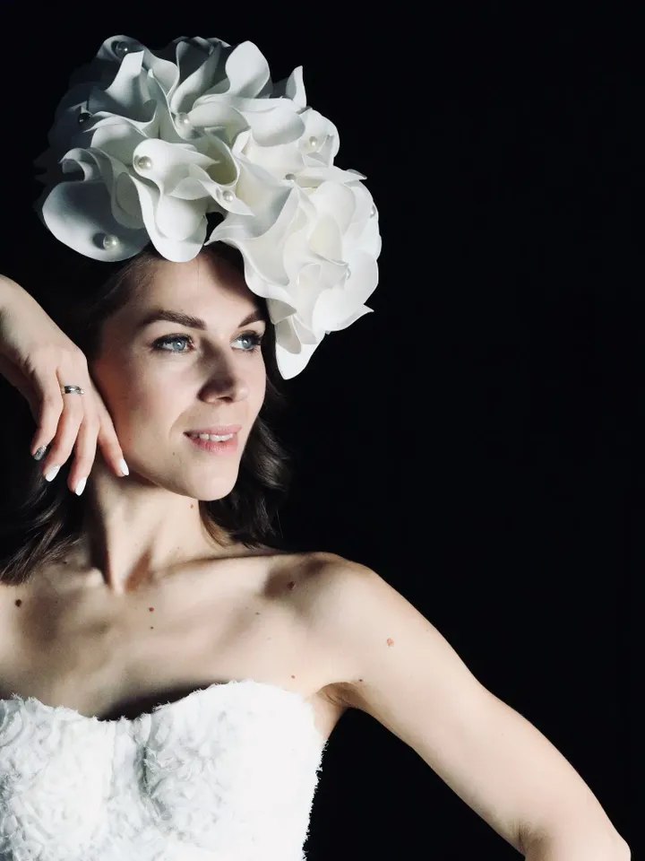 Bridal white fascinator with beads, floral hairpin, Wedding hat, flower hair clip, Tea Party hat, Church Hat, Headband