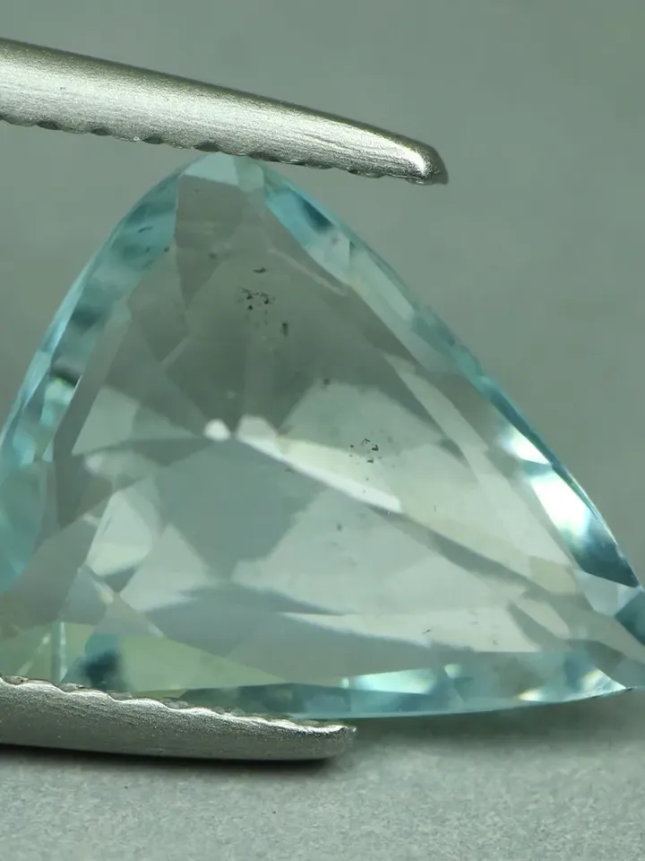 2.10 CT Fabulous Pear Cut Unheated 100% Natural Blue Aquamarine