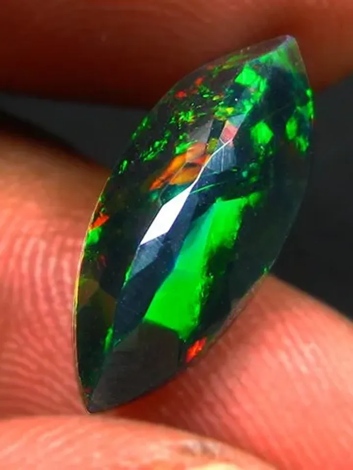 2.90 CT Significant 3D Ribbon Flash Pattern 100% Natural Welo Black Opal Cut Gemstone