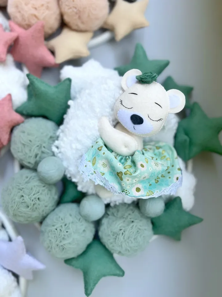 Bear crib mobile girl in green colour