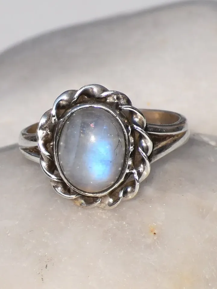 Moonstone Ring, Sterling Silver Ring, Natural Moonstone, Oval Gemstone, Solitaire Ring, Promise Ring, Stacking Ring, Everyday Ring, Gift Her