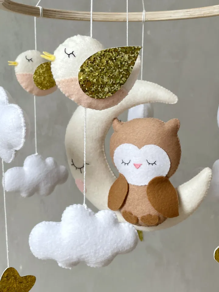 Owl baby mobile. Woodland nursery mobile neutral. Felt nursery decor. Woodland baby shower gift