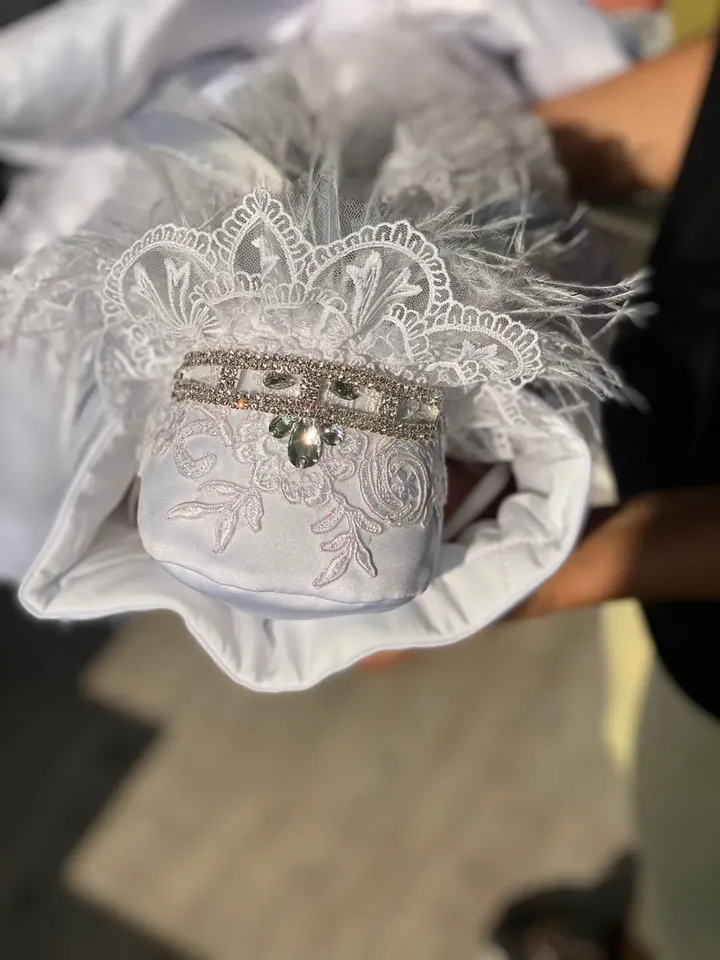 Cocoon with hat for baby girl. Take home cocoon for baby girl. Take home cocoon and bonnet. Cocoon for newborn and 0-3 months size.