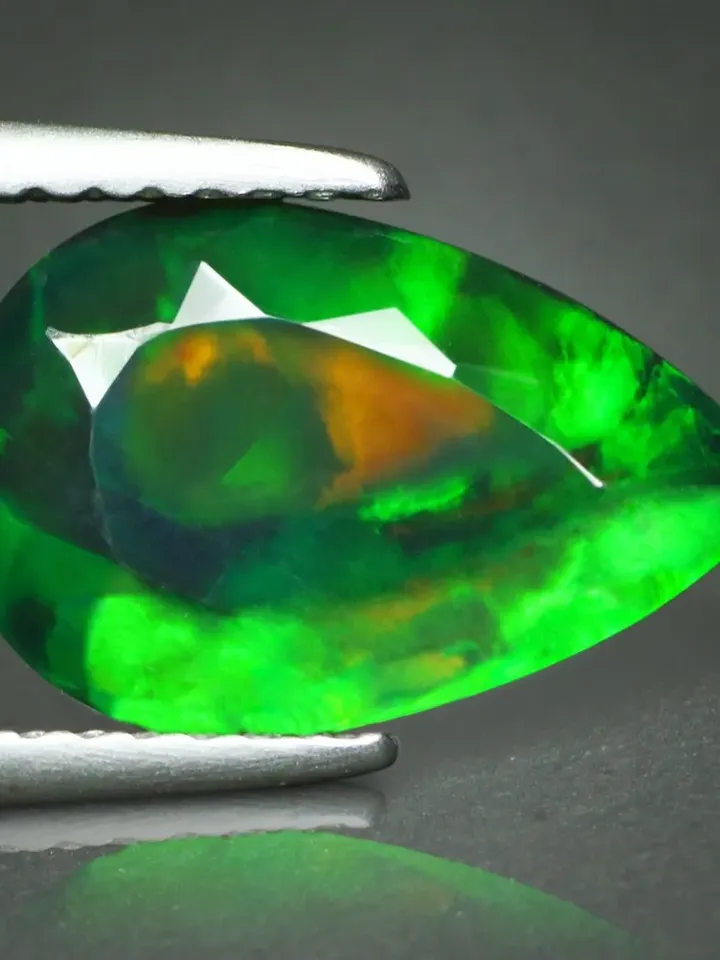 1.69 CT Lovely 3D Electric Green Flash Pattern 100% Natural Welo Black Opal Cut Gemstone