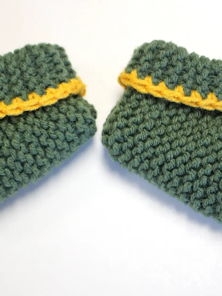 Green and Yellow Baby Booties, Baby's First Shoes, Knit Yarn Socks, Newborn Photoshoot Prop, Expectant Parents Photography, Baby Shower Gift
