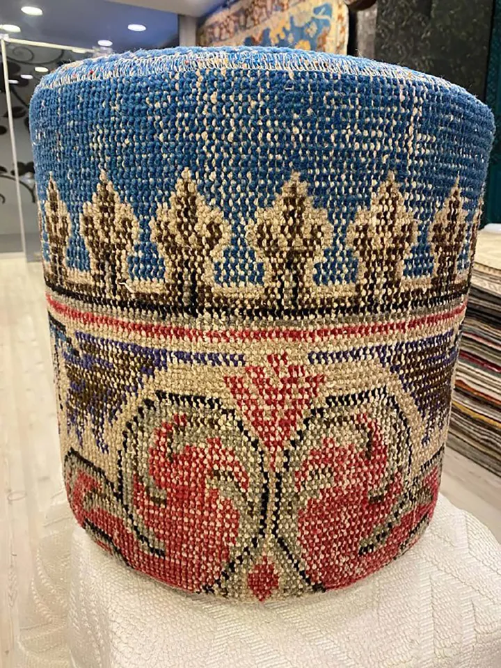 KilimCozy: Handmade Patchwork Ottoman Pouf, Bohemian Kilim Rug, 35x40x35cm for a Cozy Home Decor.