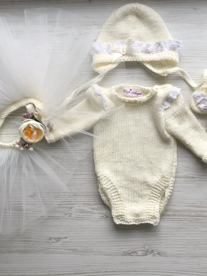 Knit ivory romper with tutu, hat and booties. Romper with lace, pearls and flowers for baby girl. Baptism outfit for girl. Christening gown.