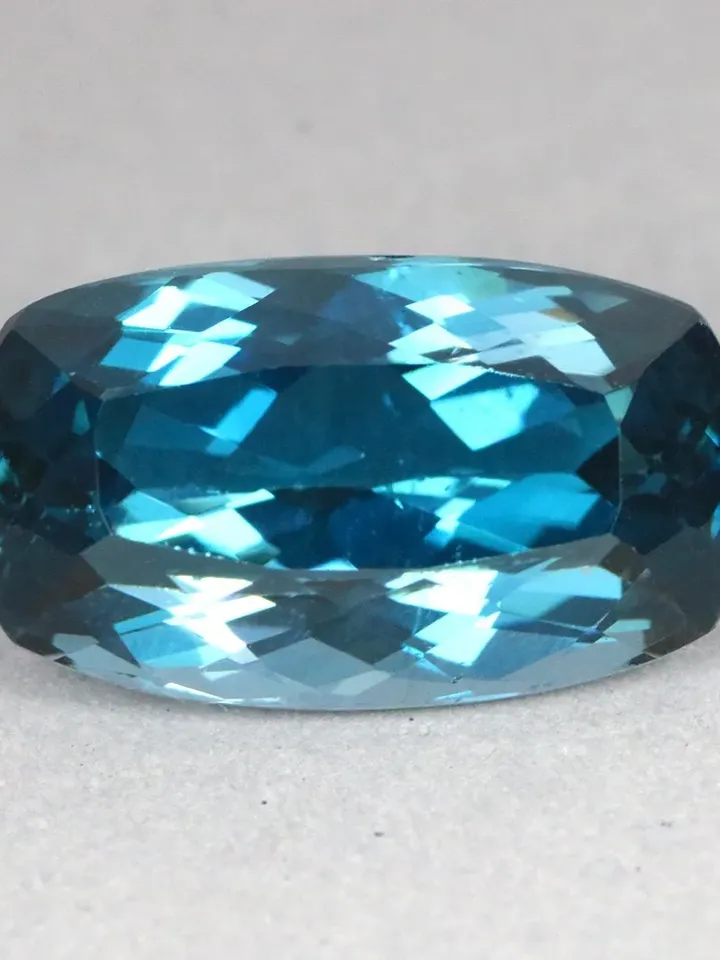 6.75 CT Ultra Rare VIP Quality 100% Natural London Blue Topaz from Brazil