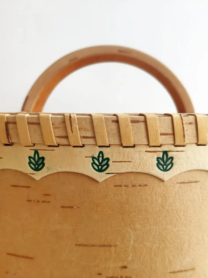 Round Birch bark box, wood box