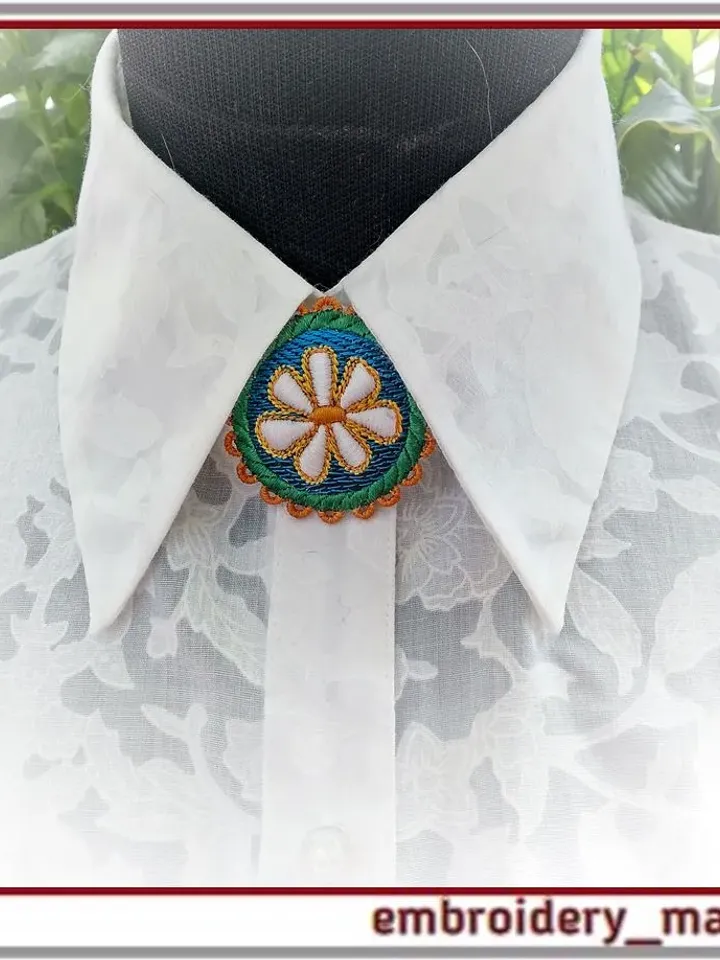 In The Hoop embroidery Round brooch or button with chamomile
