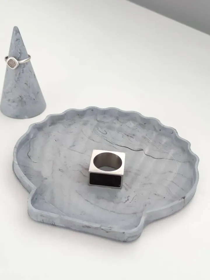 Set of shell tray and ring holder