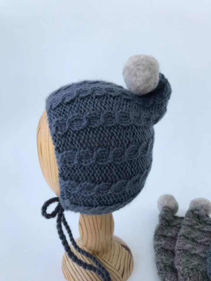 Pompon newborn bonnet. Baby photo props.