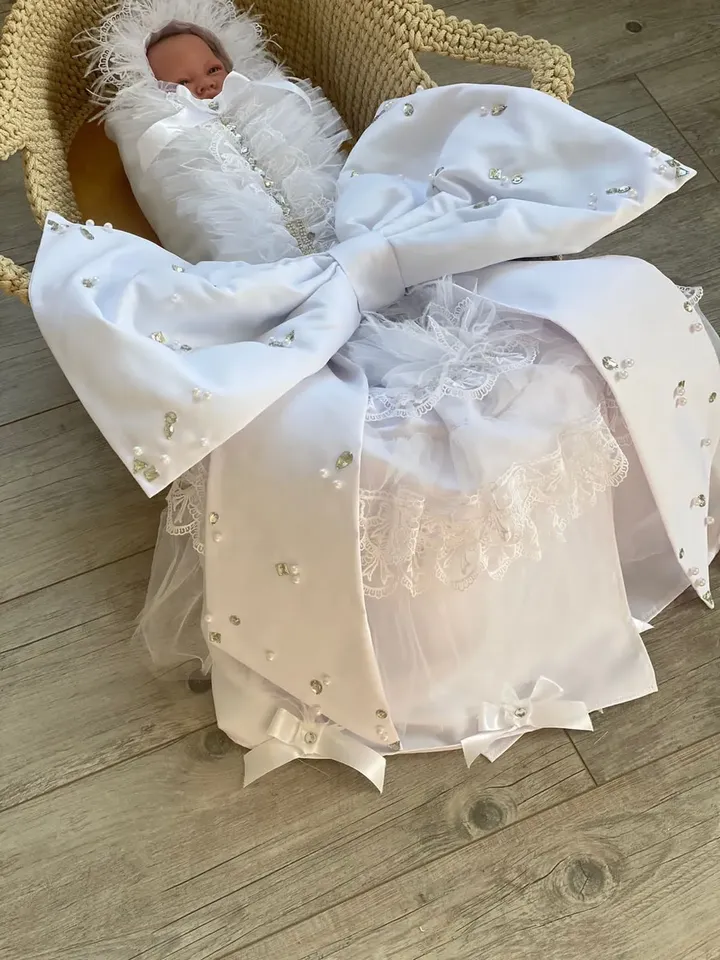 Cocoon with hat for baby girl. Take home cocoon for baby girl. Take home cocoon and bonnet. Cocoon for newborn and 0-3 months size.