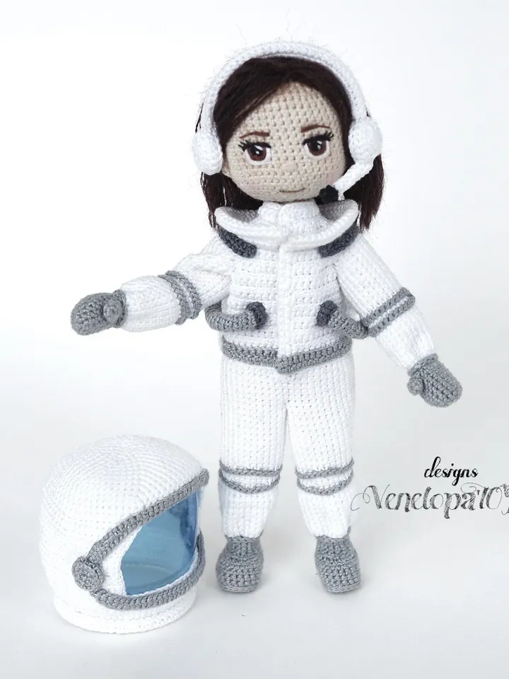 Crochet Pattern Outfit for Doll in Astronaut costume, Amigurumi Spaceman doll pattern