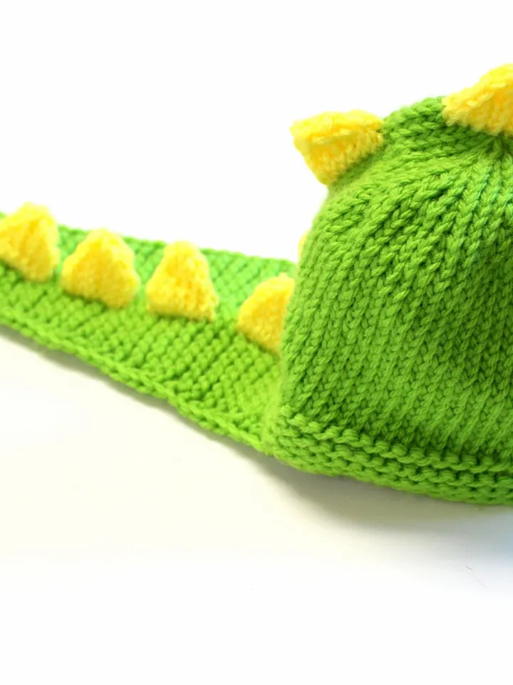 Knitted Yarn Dinosaur Hat with Long Tail for Newborn Photoshoots, Green and Yellow Dino, Birth Photography, Photoshoot Props, Dinosaur Suite