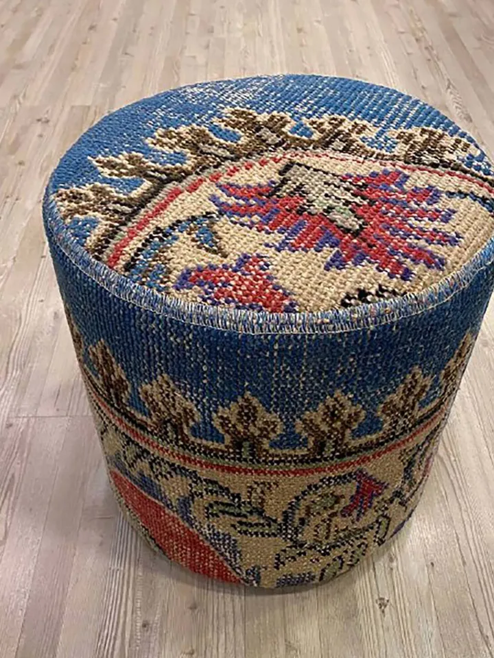 KilimCozy: Handmade Patchwork Ottoman Pouf, Bohemian Kilim Rug, 35x40x35cm for a Cozy Home Decor.
